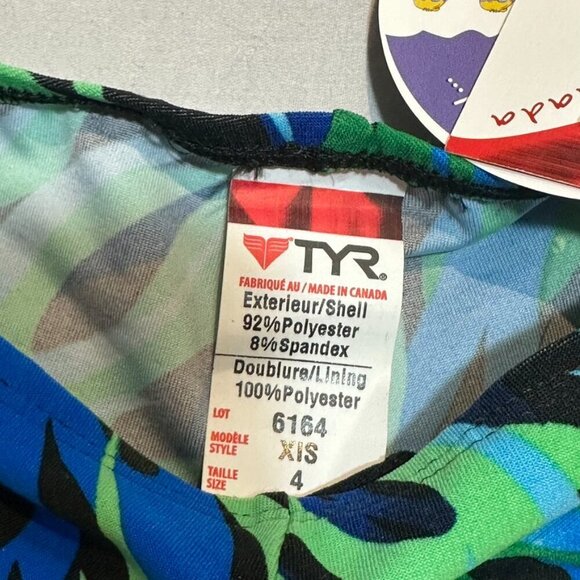 TYR - NWT - swim trunks. Size 4 - Picture 2 of 4